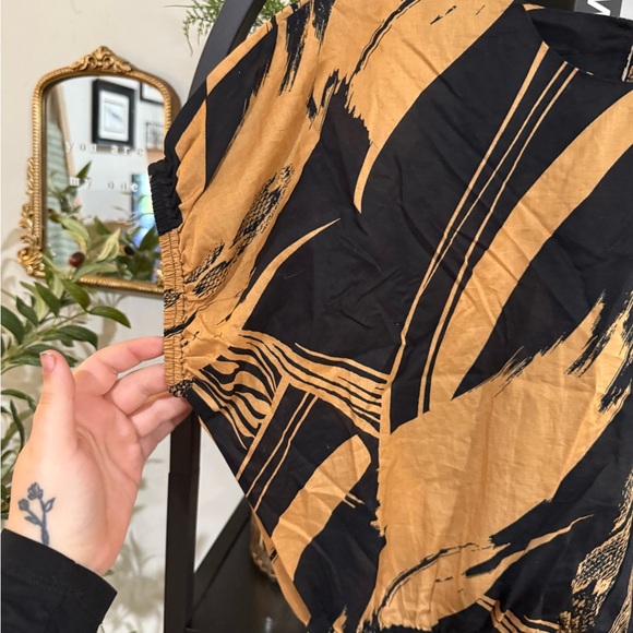 DKNY Abstract Shark Tawney Top size xs - Picture 2 of 9